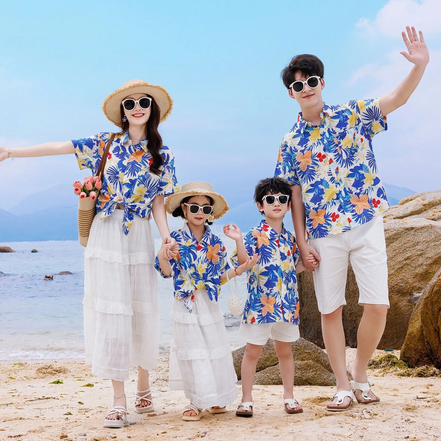 The Plant Parent - ชุดเสื้อผ้าครอบครัวสำหรับวันหยุด เสื้อแม่ลูกสาว กระโปรงลำลอง เสื้อพ่อ ลูกชาย กางเกงขาสั้น